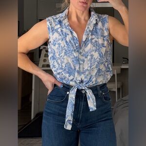 Joie Sleeveless Blue Floral Tie-Front Top. Size medium.